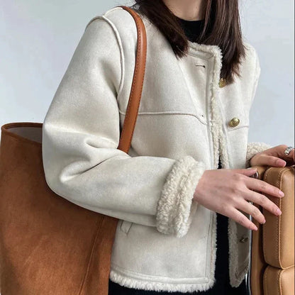 Constance | Veste élégante à bordures en sherpa