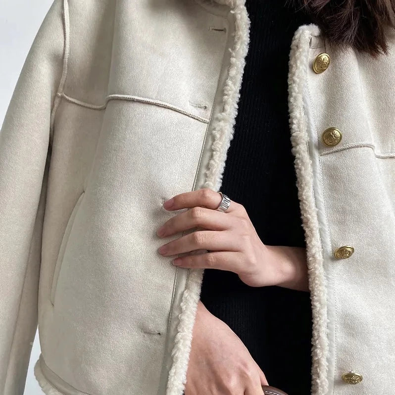 Constance | Veste élégante à bordures en sherpa